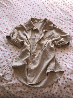 Women's Relaxed Button-Down Shirt in Light Taupe